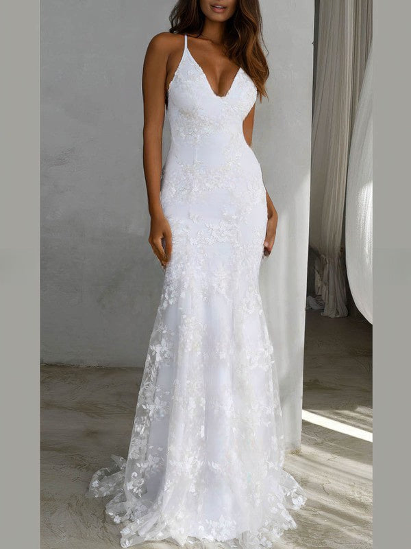V-neck Lace Trumpet/Mermaid Sweep Train Wedding Dresses