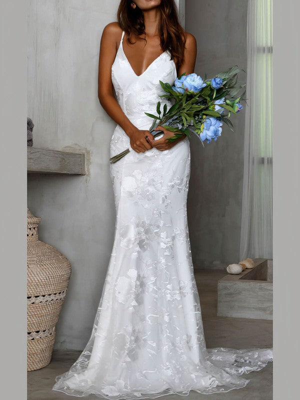 V-neck Lace Trumpet/Mermaid Wedding Dress with Sweep Train