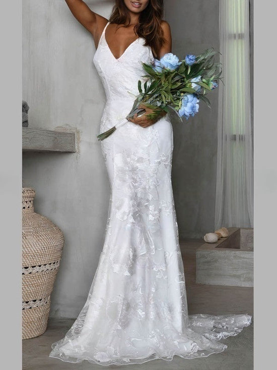 V-neck Lace Trumpet/Mermaid Wedding Dress with Sweep Train