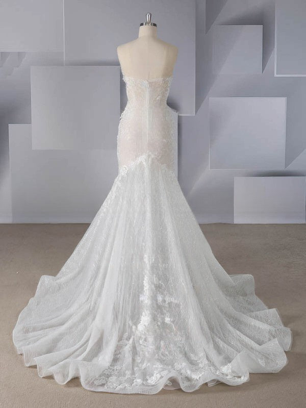 Elegant Trumpet/Mermaid Sweetheart Lace Sweep Train Wedding Dress with Beading