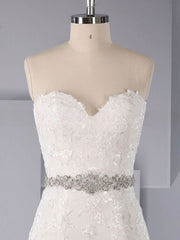 Beautiful Trumpet/Mermaid Sweetheart Tulle Wedding Dress with Appliques Lace