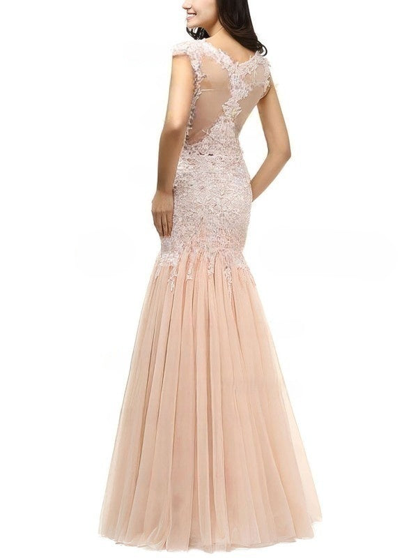 Gorgeous Tulle Mermaid Prom Dress with Appliques and Scoop Neckline