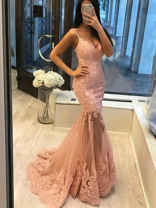 Glamorous Trumpet/Mermaid Sweep Train V-neck Tulle Appliques Lace Prom Dresses
